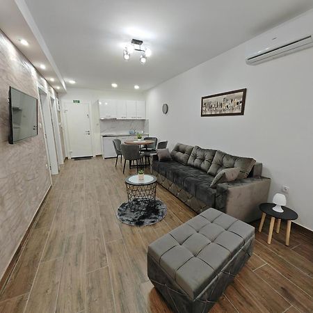 Imperial Apartment เวลิโก กราดิชเต ภายนอก รูปภาพ