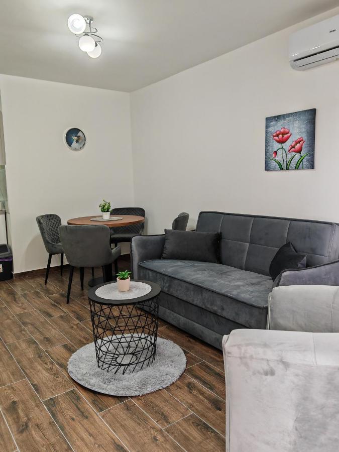 Imperial Apartment เวลิโก กราดิชเต ภายนอก รูปภาพ