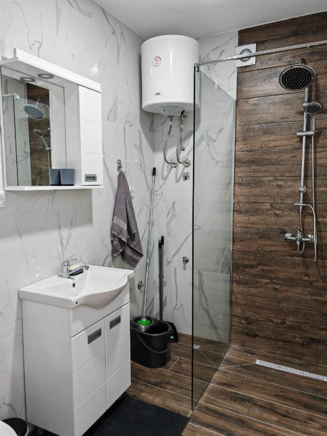 Imperial Apartment เวลิโก กราดิชเต ภายนอก รูปภาพ