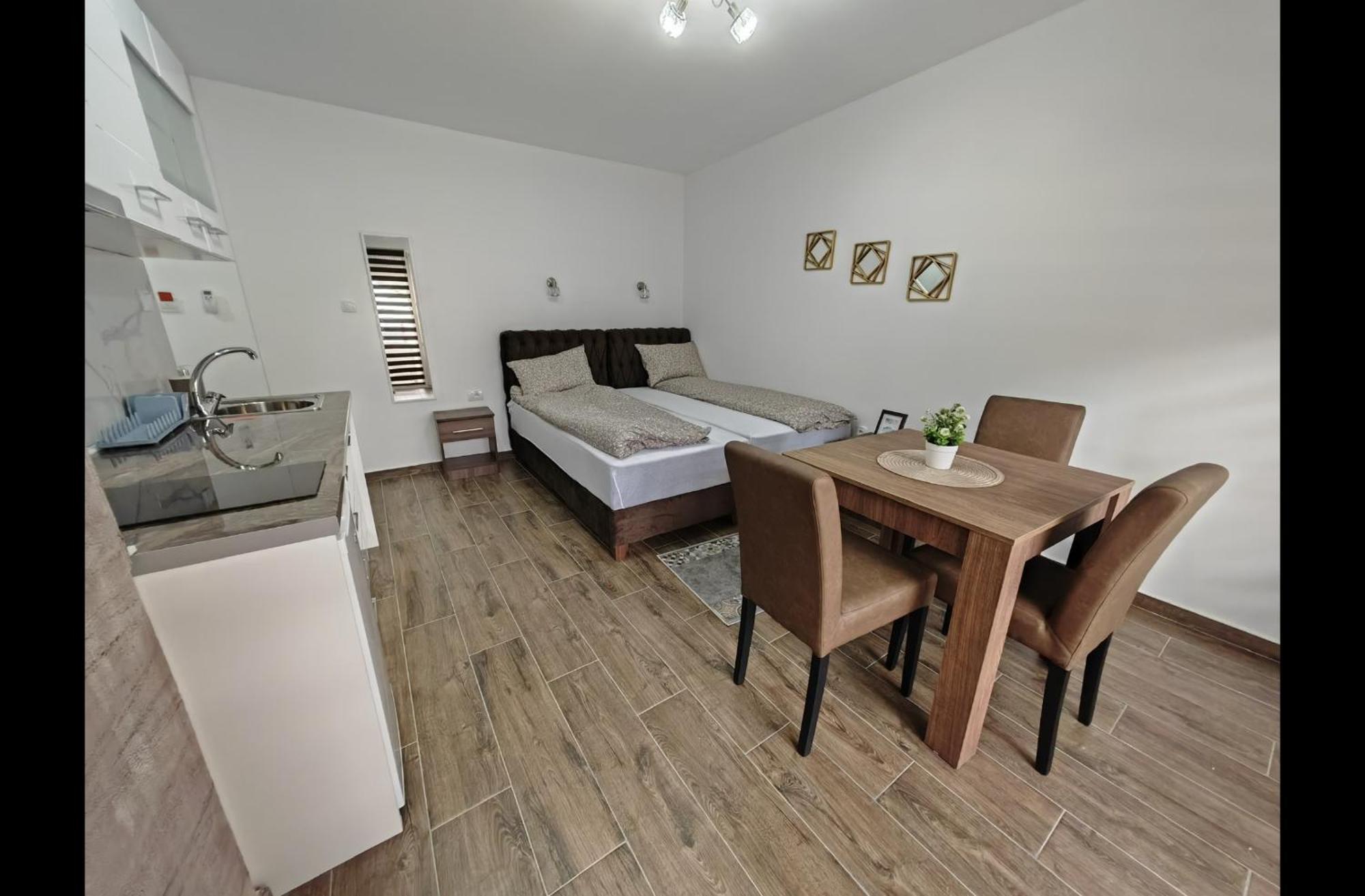 Imperial Apartment เวลิโก กราดิชเต ภายนอก รูปภาพ