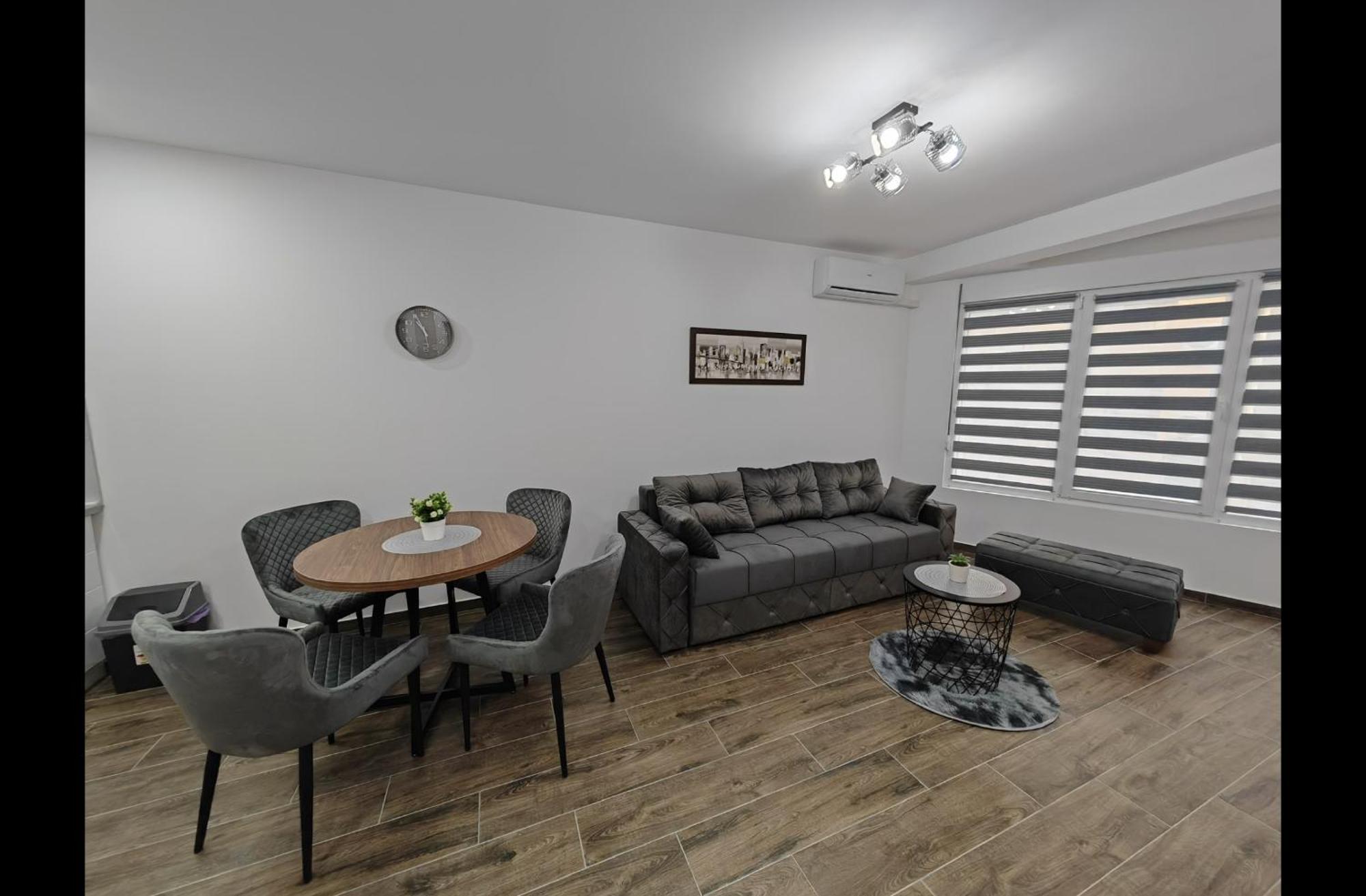 Imperial Apartment เวลิโก กราดิชเต ภายนอก รูปภาพ
